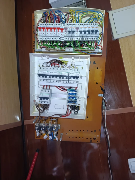 Modernizare instalatie electrica Cernica - Executie trasee noi si cablare - Bluelectric