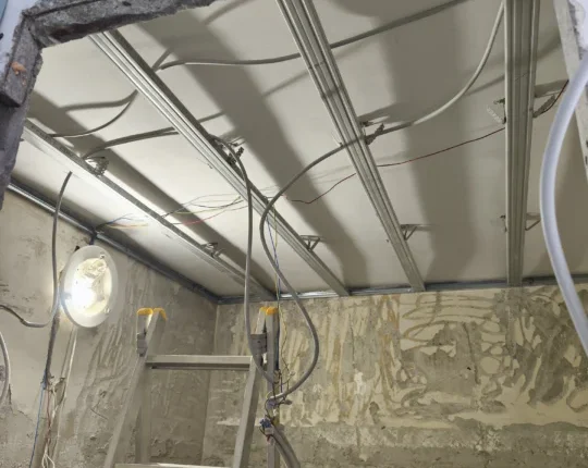 Cablare electrica structurata pe tavan in faza de renovare - Bluelectric